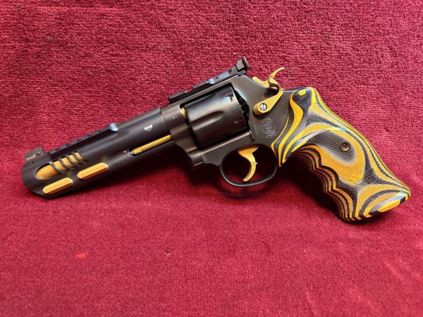 Smith & Wesson - Mod.686-6 "Scheuring" Black/Gold - .357Mag.
